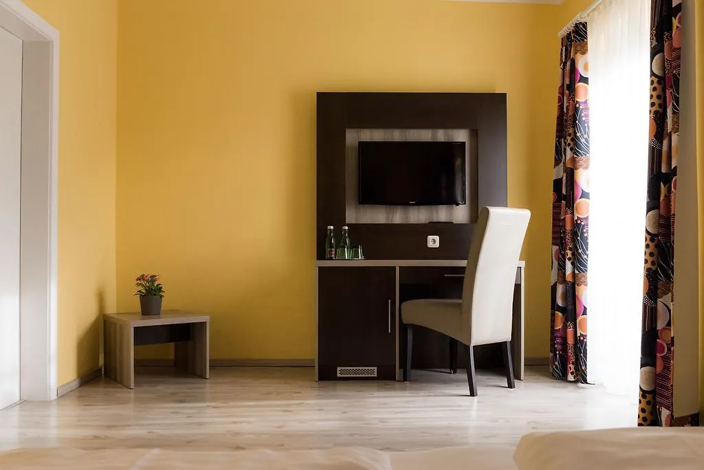 Villa Flora Anif Hotel